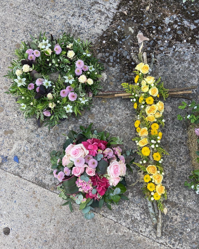Funeral Sympathy Flowers Middevon Beehappy 58
